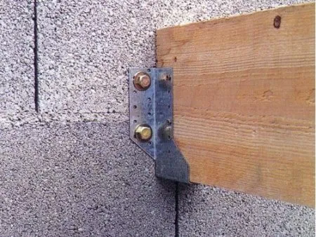 Les matériaux de fixation et d'assemblage d'une pergola