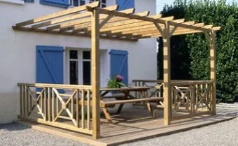 Pergola bois adossé avec garde-corps