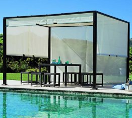 Tonnelle en acier pour une piscine